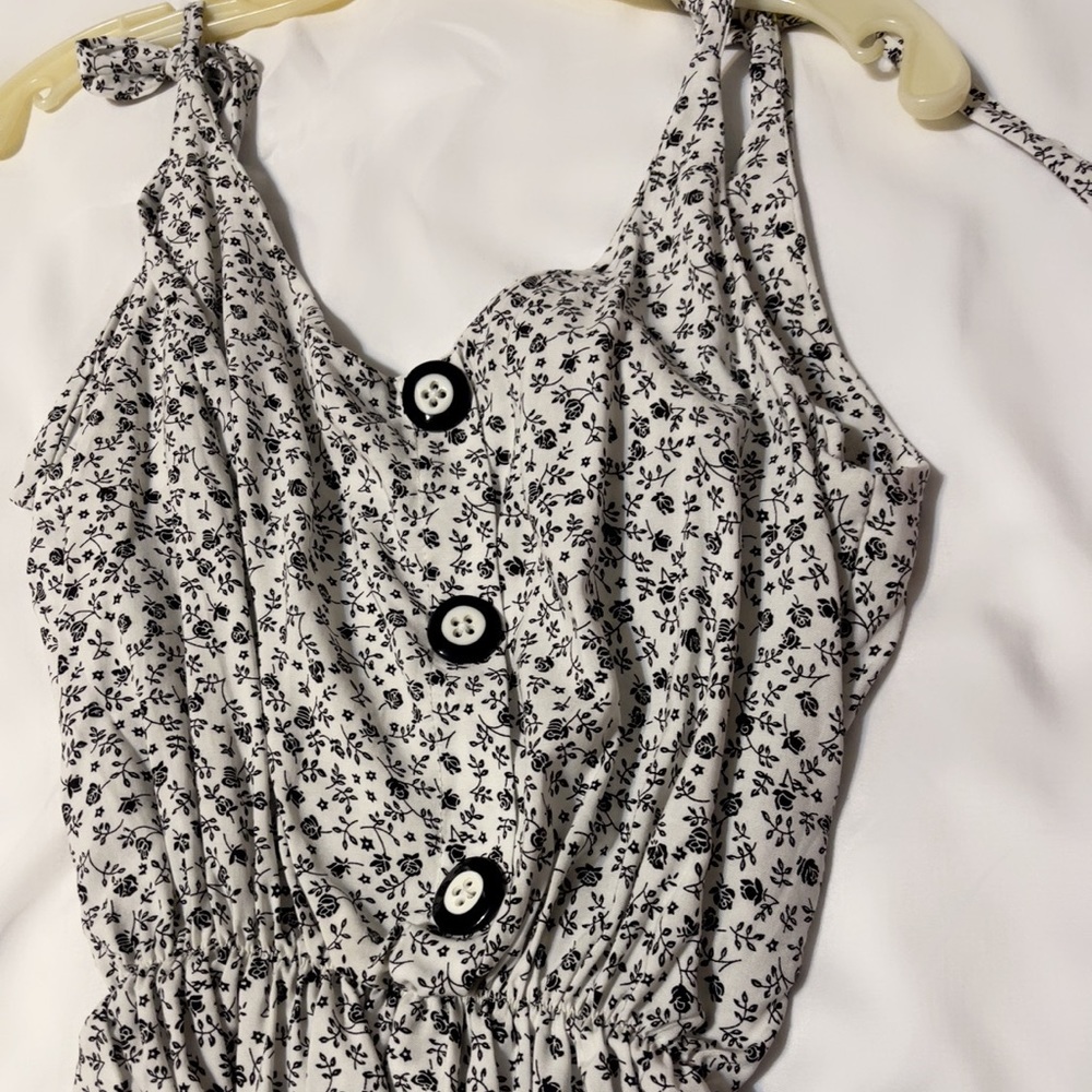 Sexy women’s top. Size small.